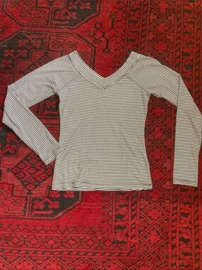 BDG Black & White Striped V-Neck Long Sleeve Top M junior size